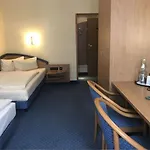 City Hotel Duesseldorf 3*