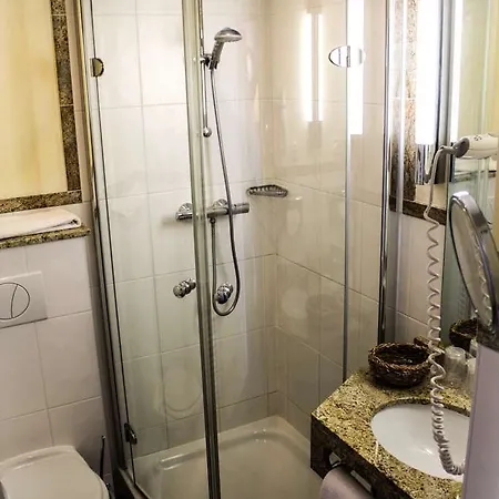 City Hotel Duesseldorf 3*